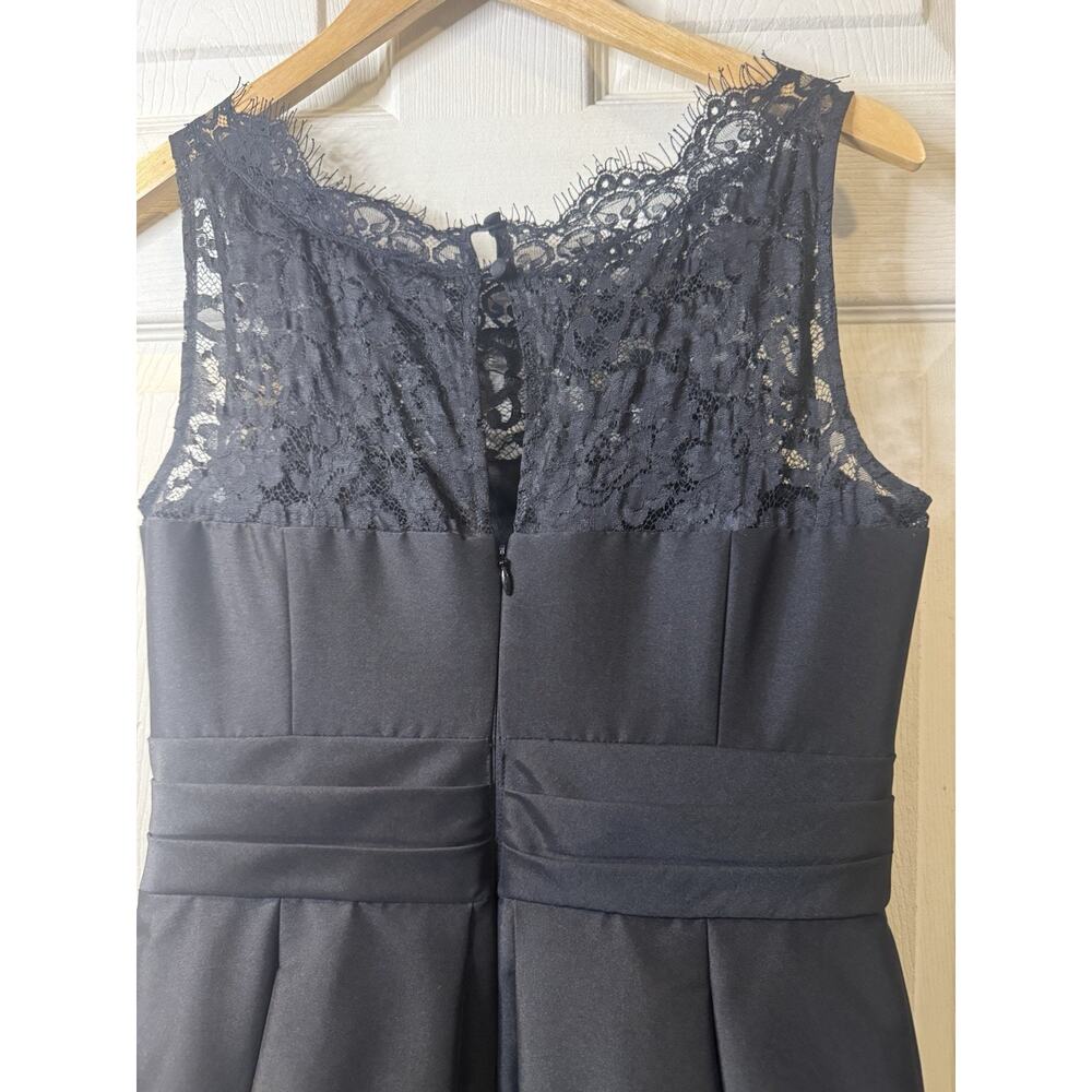 White House Black Market Black Lace Size 8 Voluminous Fit & Flare with Crinoline - Picture 9 of 12